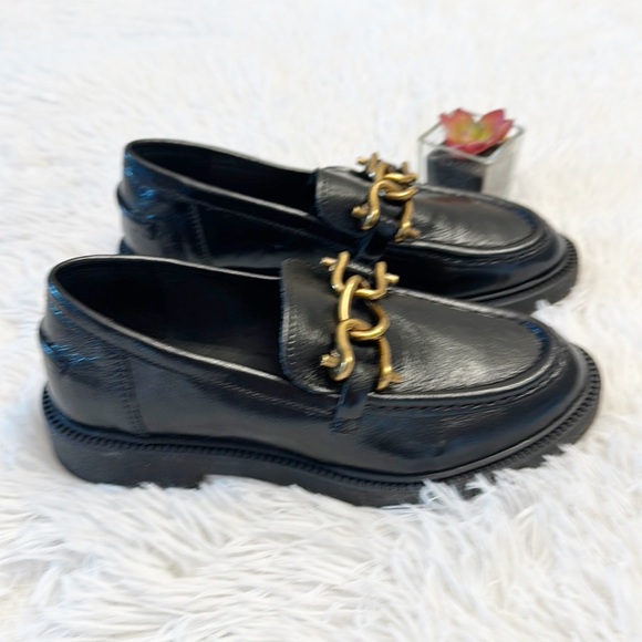NEW Steve Madden Karmine Black Leather Gold Chain Loafers women sz 5,7.5,8.5,9.5 - Picture 3 of 9
